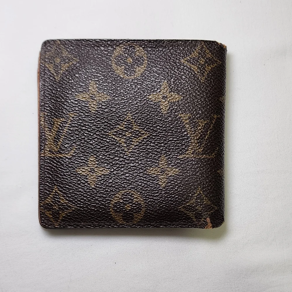 Louis Vuitton Monogram Bi-Fold - Picture 2 of 15